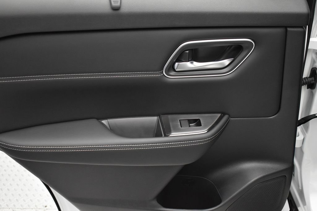 New 2026 Everest White Pearl TriCoat / Super Black Two-tone Nissan Platinum image 36