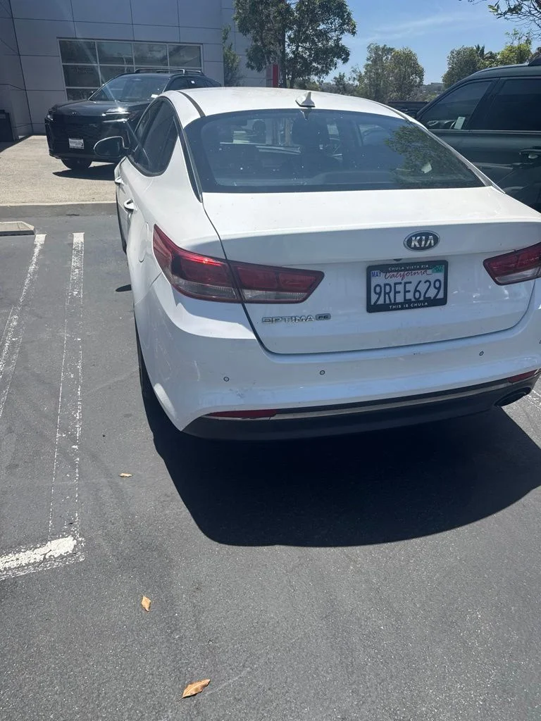 Used 2018 White Kia LX image 3