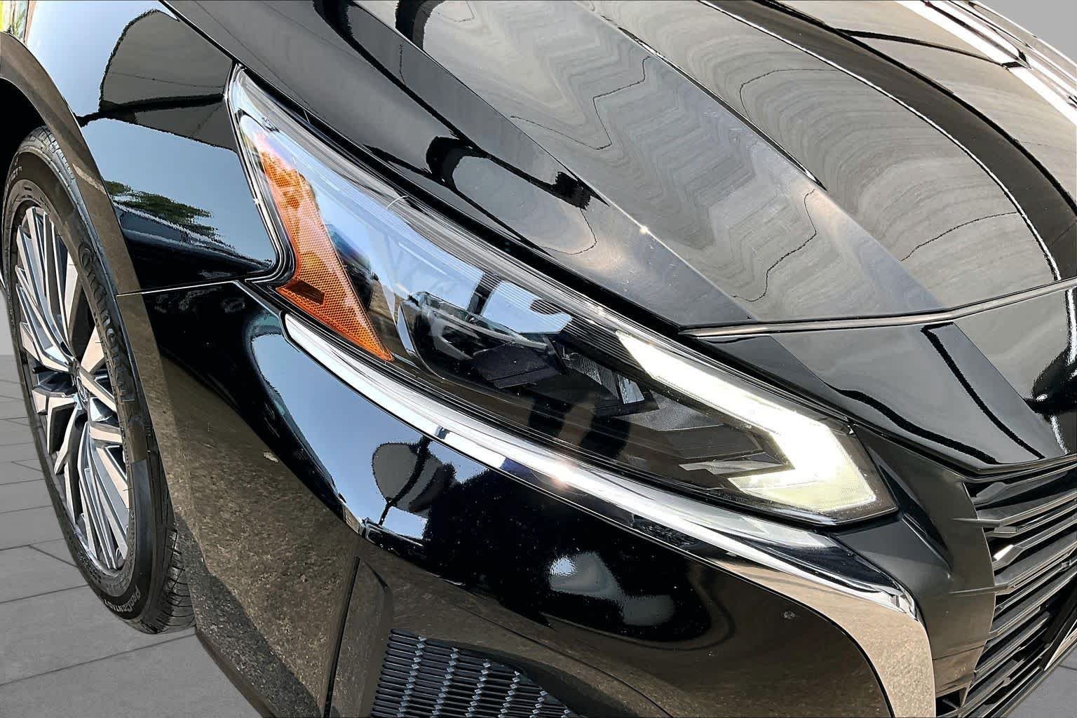 Certified Used 2025 Super Black Nissan SV image 27