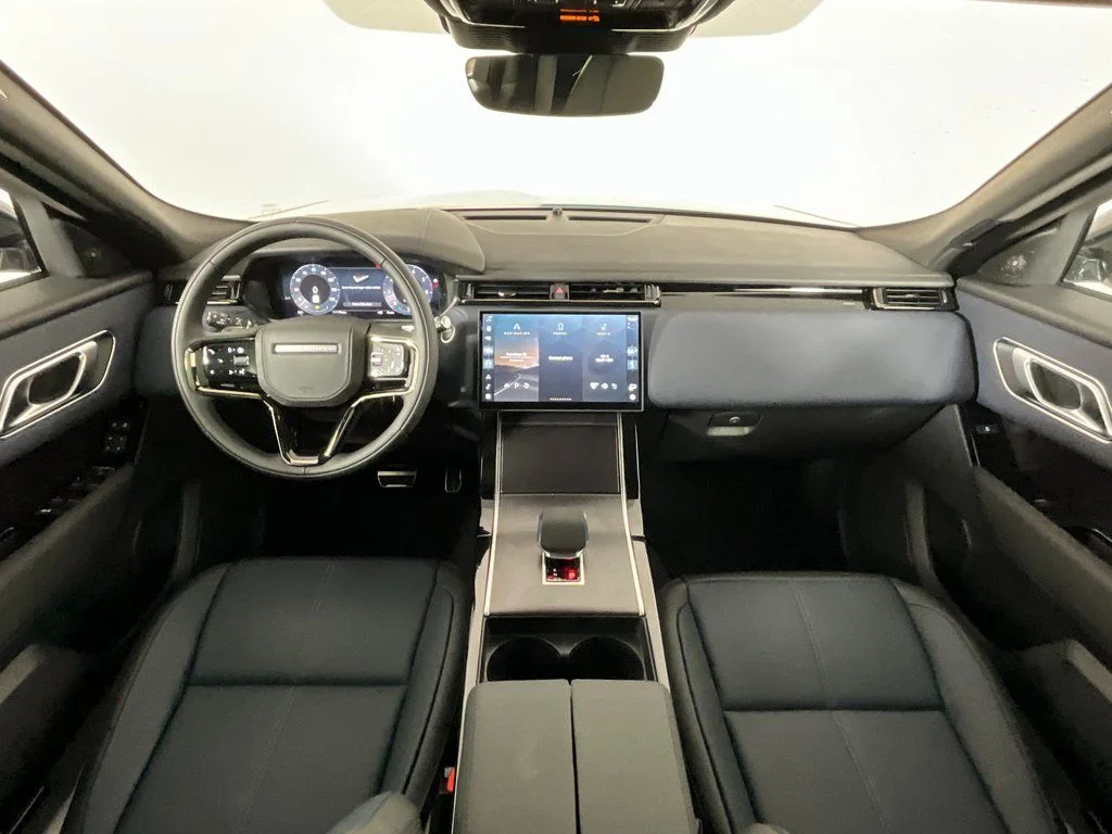New 2026 Fuji White Land Rover Dynamic SE image 4