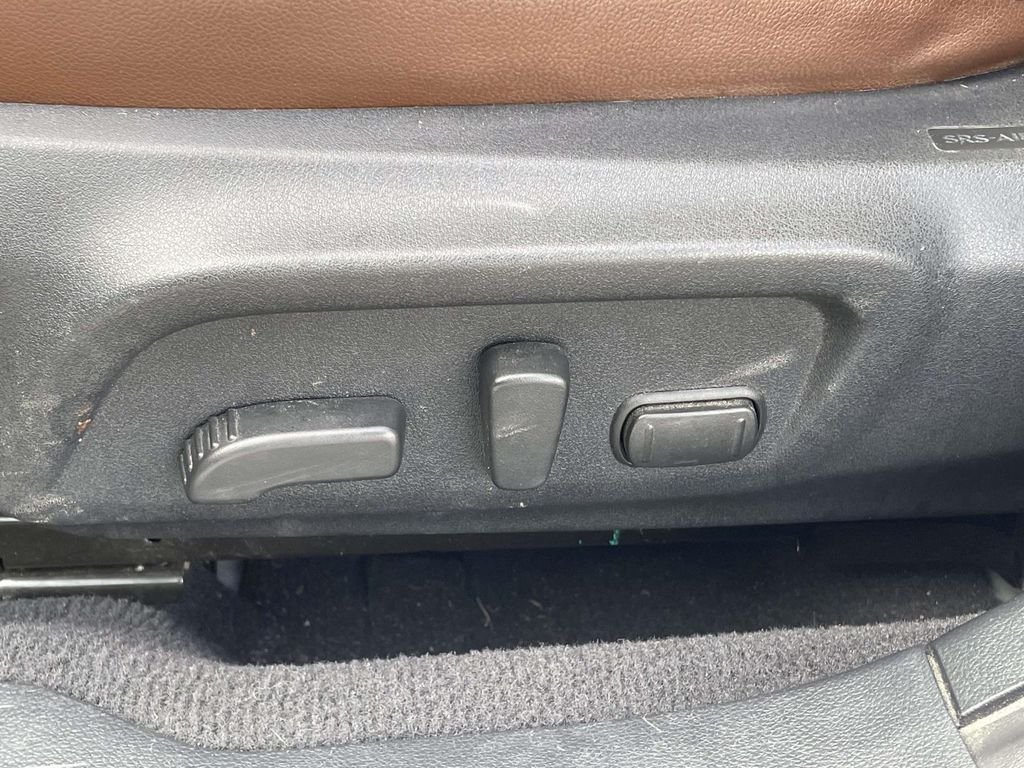 Used 2019 Crystal White Pearl Subaru Touring image 7