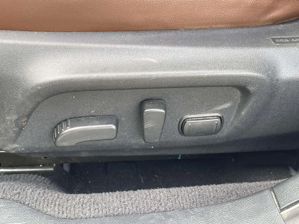 Used 2019 Crystal White Pearl Subaru Touring image 7