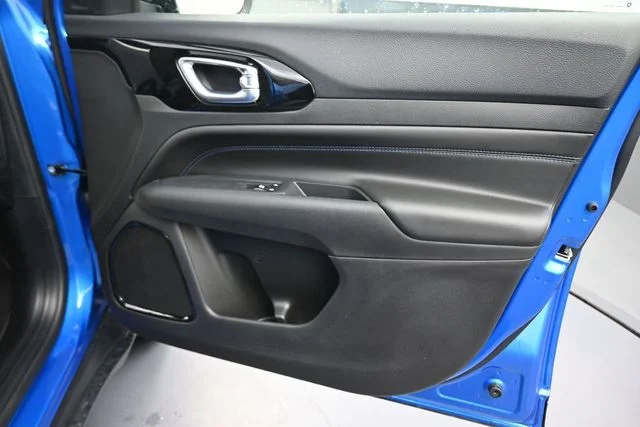 New 2026 Hydro Blue Pearlcoat Jeep Latitude image 21