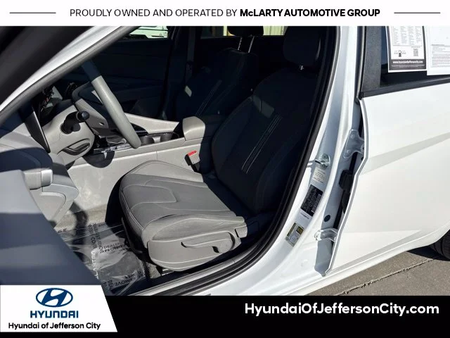 Used 2025 White Hyundai Blue image 13