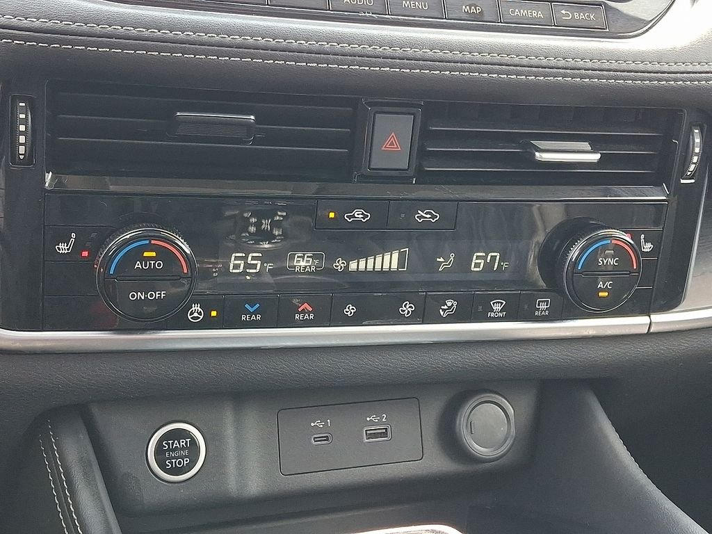Used 2021 Black Nissan Platinum image 17