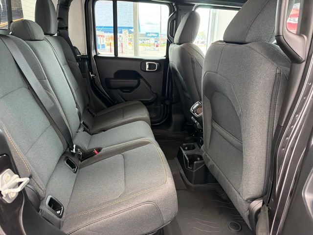 New 2026 Granite Crystal Metallic Clearcoat Jeep Sport S image 9