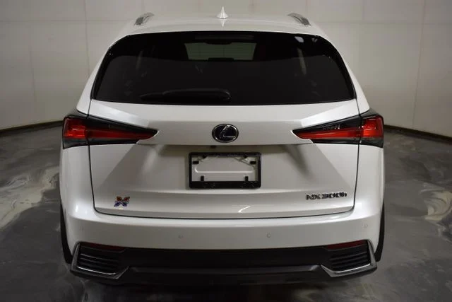 Used 2021 White Lexus 300h image 9