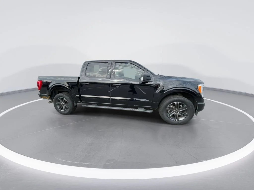 Used 2022 Black Ford XLT image 9