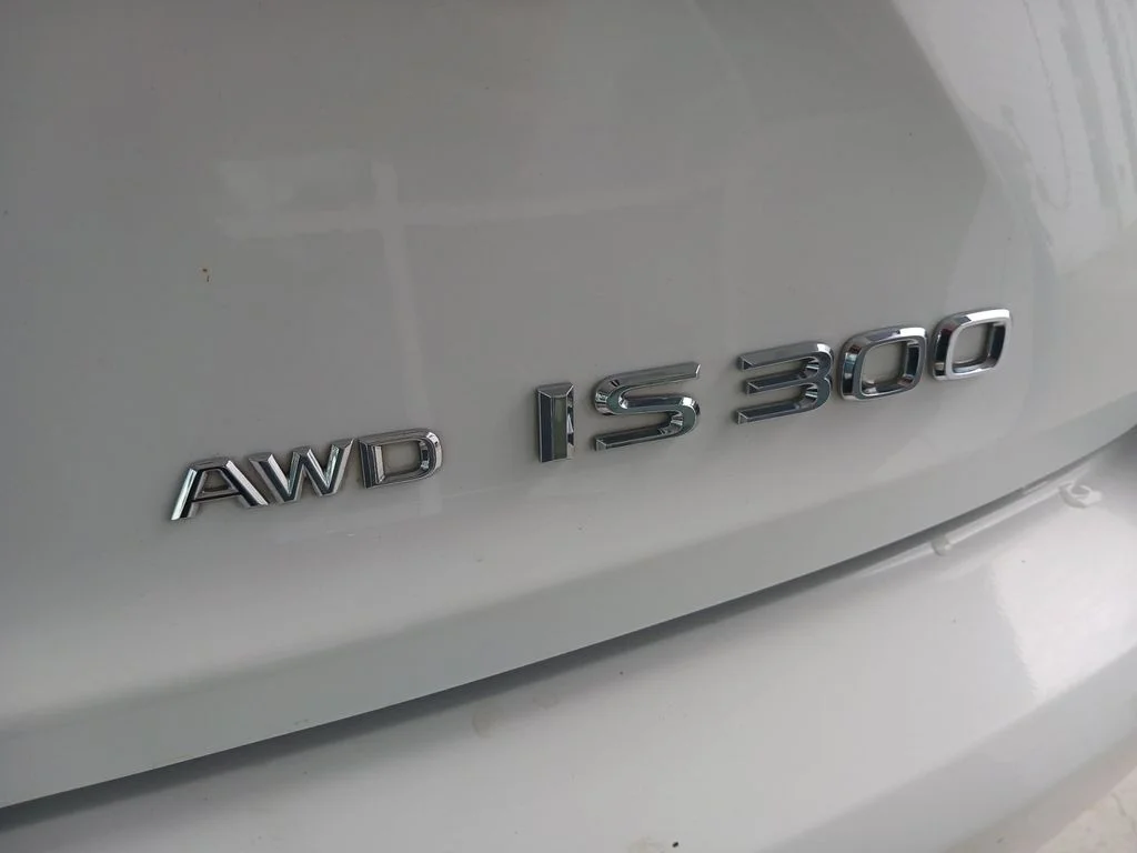 Used 2020 White Lexus 300 image 31