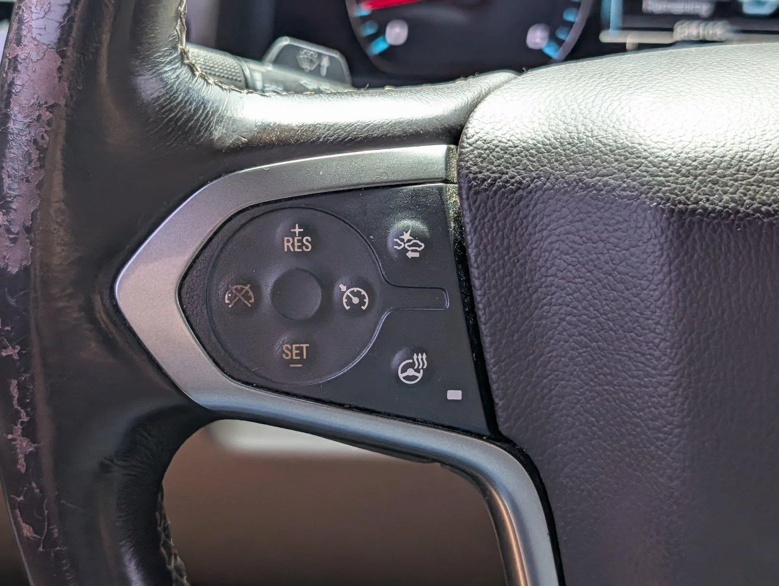 Used 2015 Champagne Silver Metallic Chevrolet LT image 22