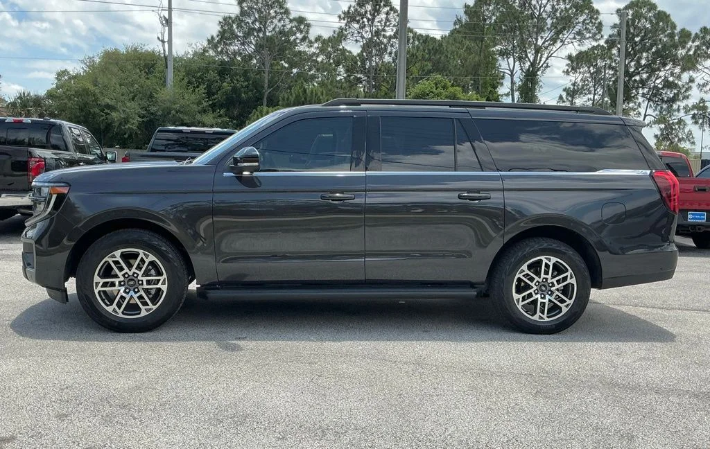 Used 2025 Gray Ford Active image 2