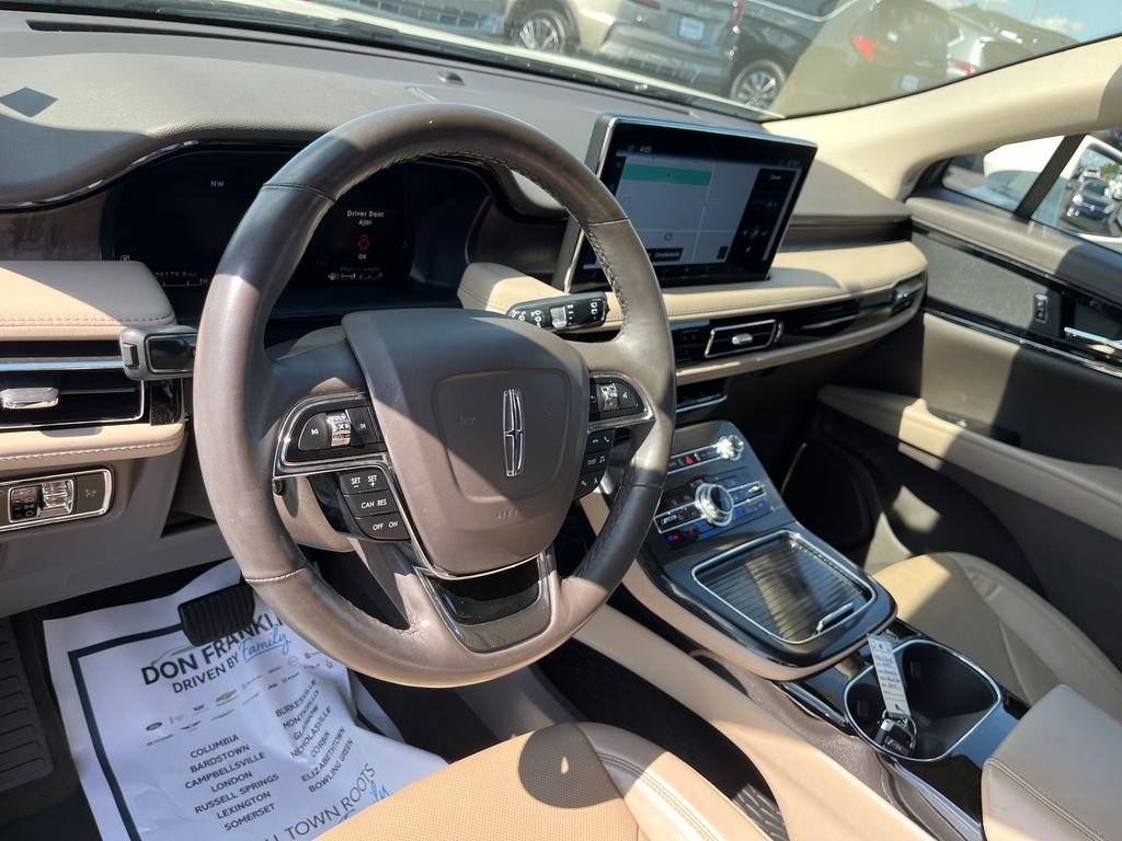 Used 2023 White Lincoln Reserve image 14