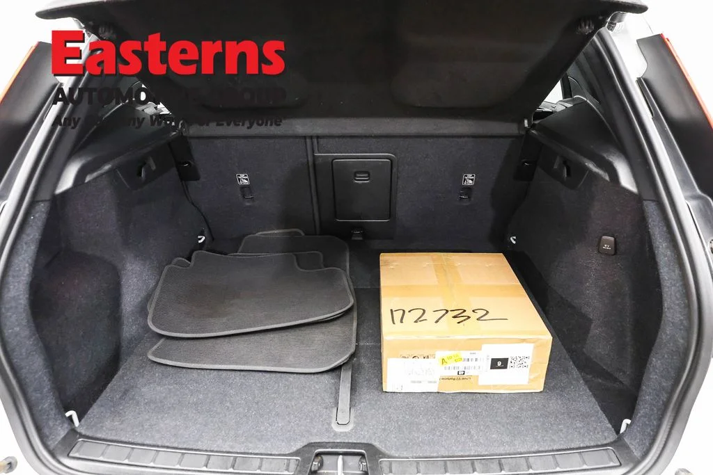 Used 2023 White Volvo Twin Plus image 9