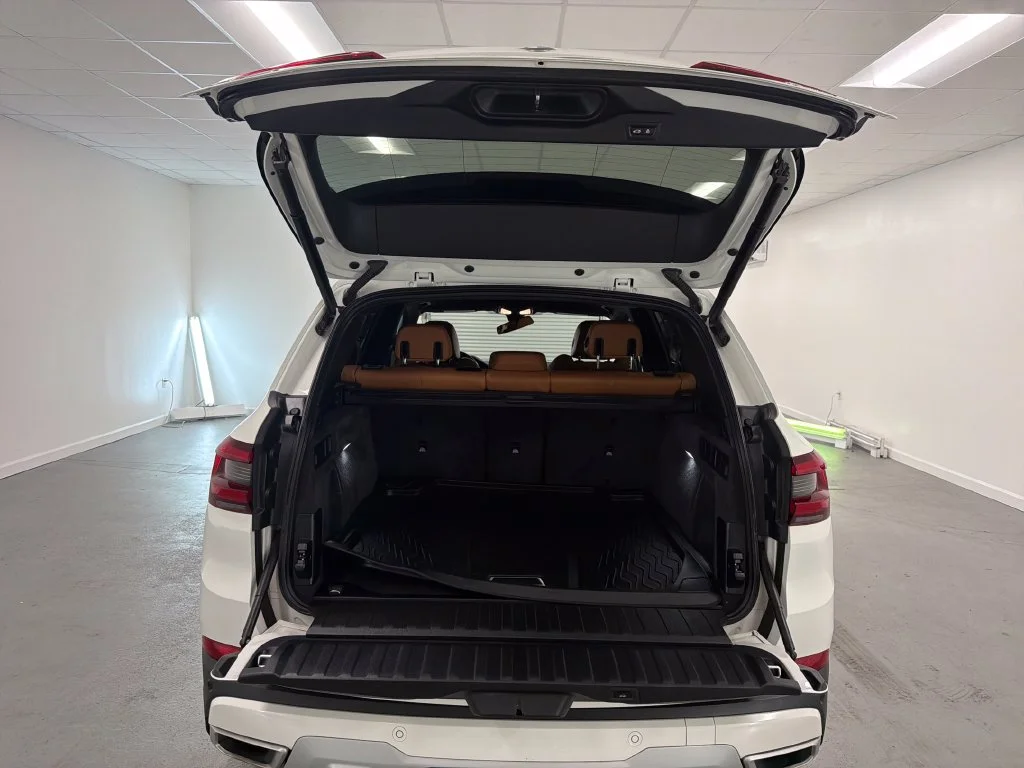 Used 2021 White BMW xDrive40i image 8