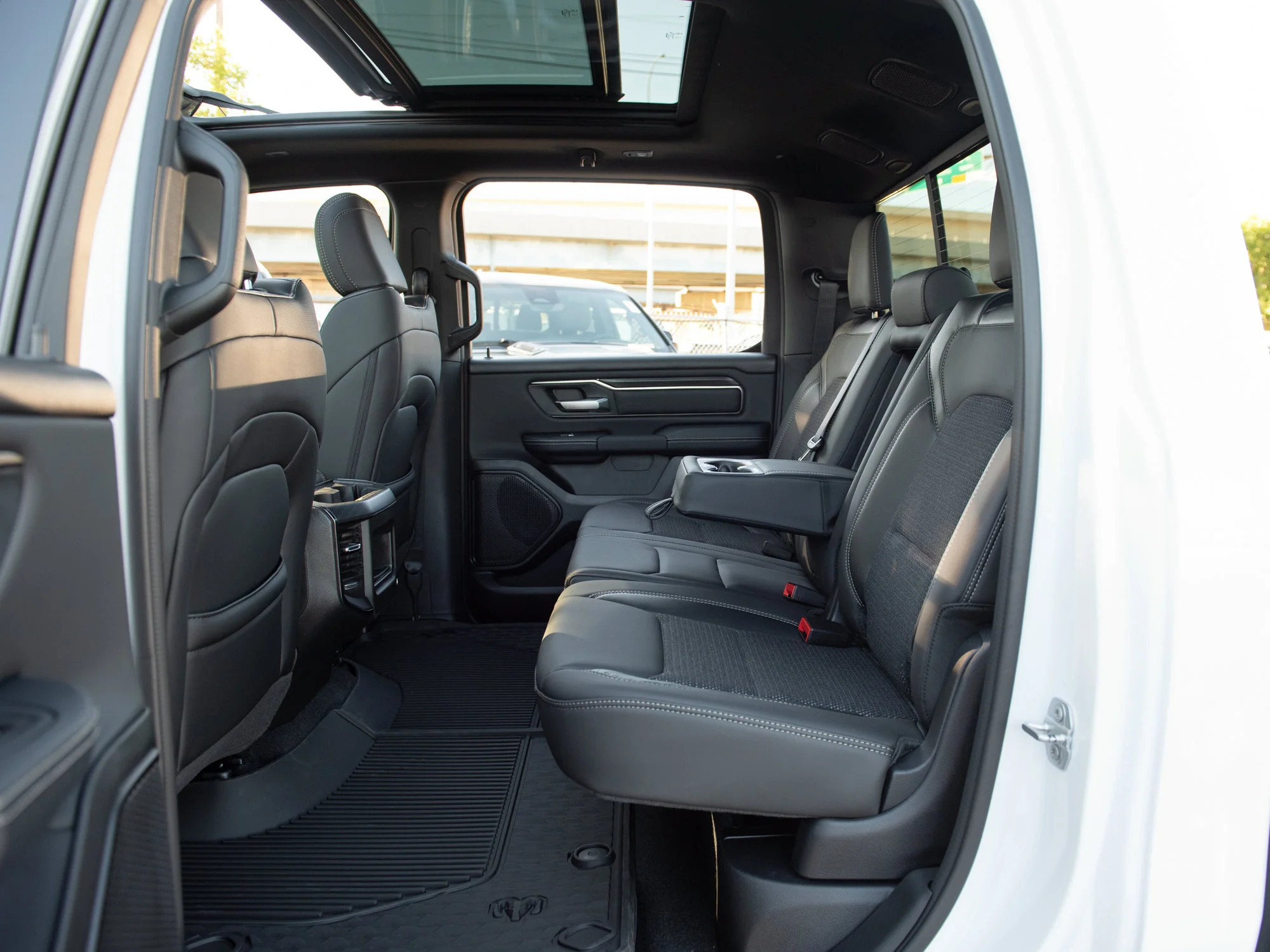 New 2026 White RAM Sport* Crew Cab 4x4, 5.7L HEMI V8, Panoramic Sunroof, 3.92 Rear Axle image 23