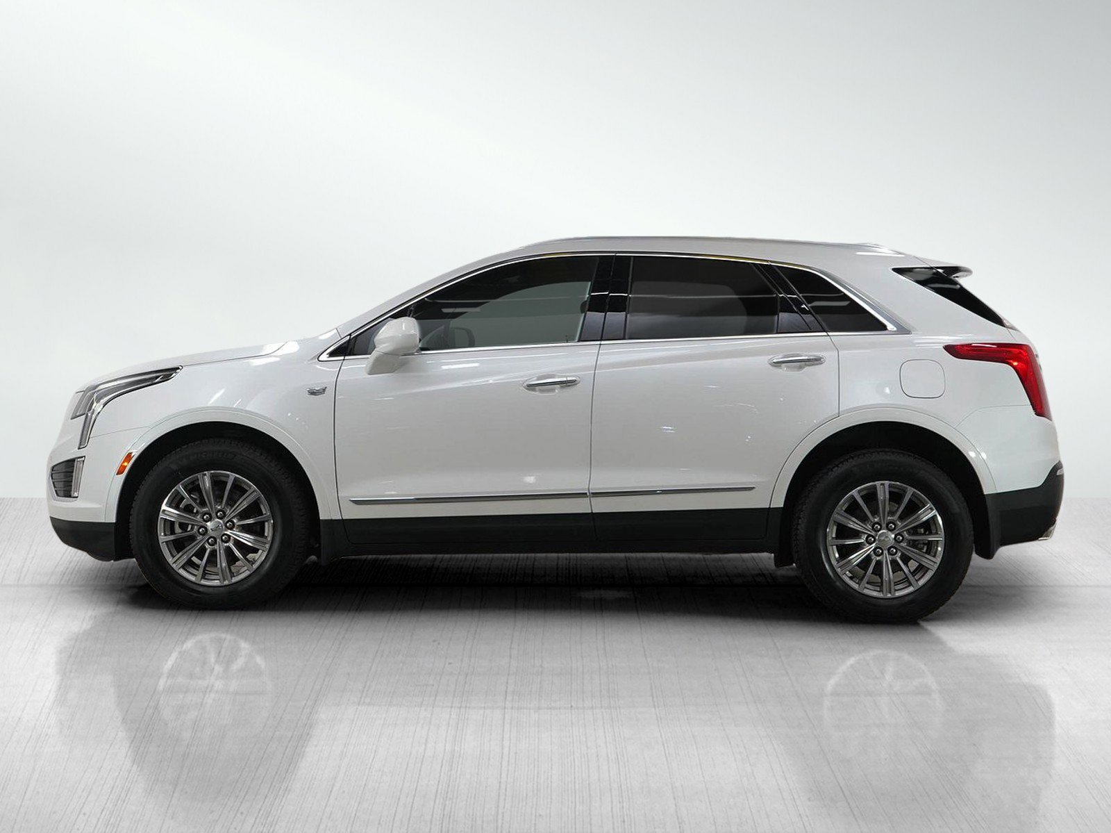 Used 2018 Cadillac XT5 Luxury with VIN 1GYKNDRS1JZ109449 for sale in White Bear Lake, Minnesota