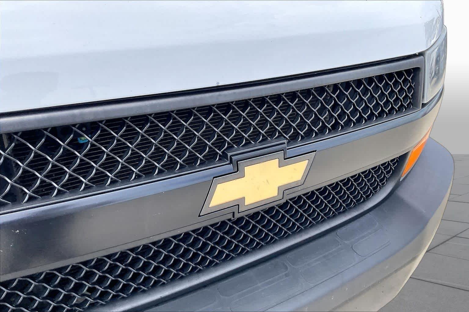 Used 2021 Summit White Chevrolet  image 25