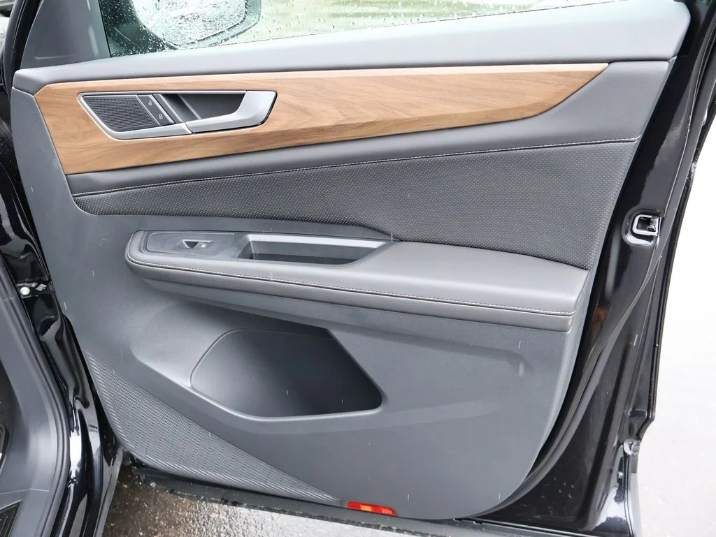 New 2026 Black Volkswagen 2.0T SE w/Technology image 36
