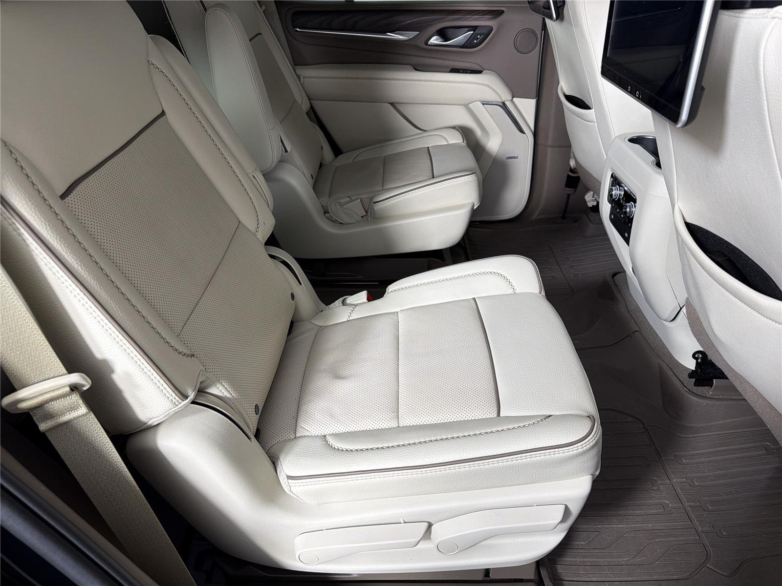 2023 GMC Yukon Denali - Photo 16