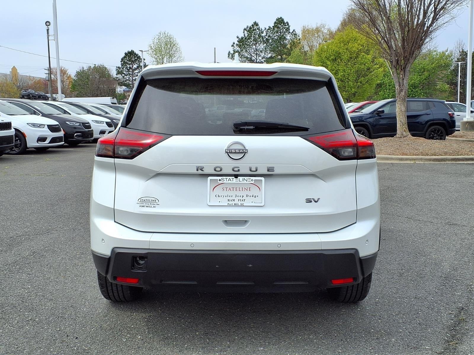 Used 2024 Everest White Pearl Nissan SV image 9