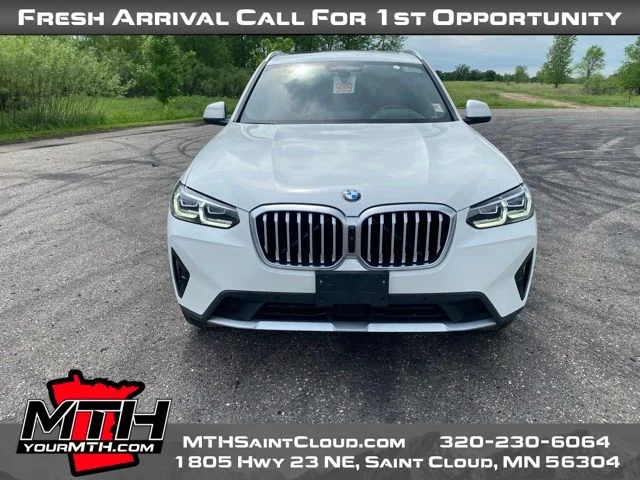 Used 2024 White BMW xDrive30i image 3