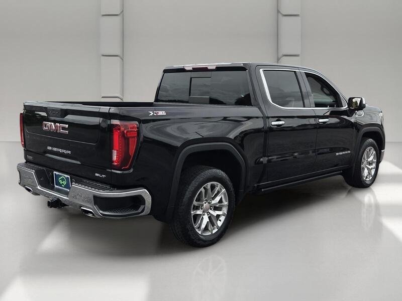 Used 2022 Onyx Black GMC 4WD CREW CAB 147" SLT image 5