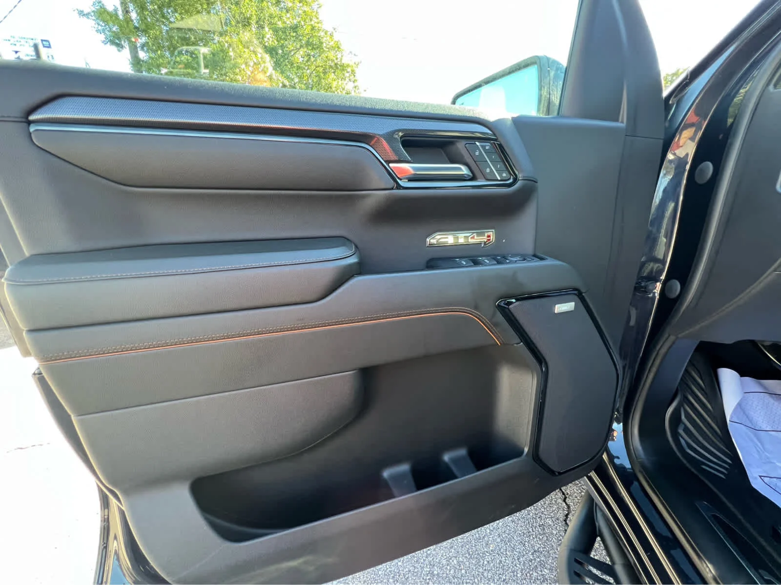 Used 2023 TITANIUM RUSH METALLIC GMC AT4 image 9