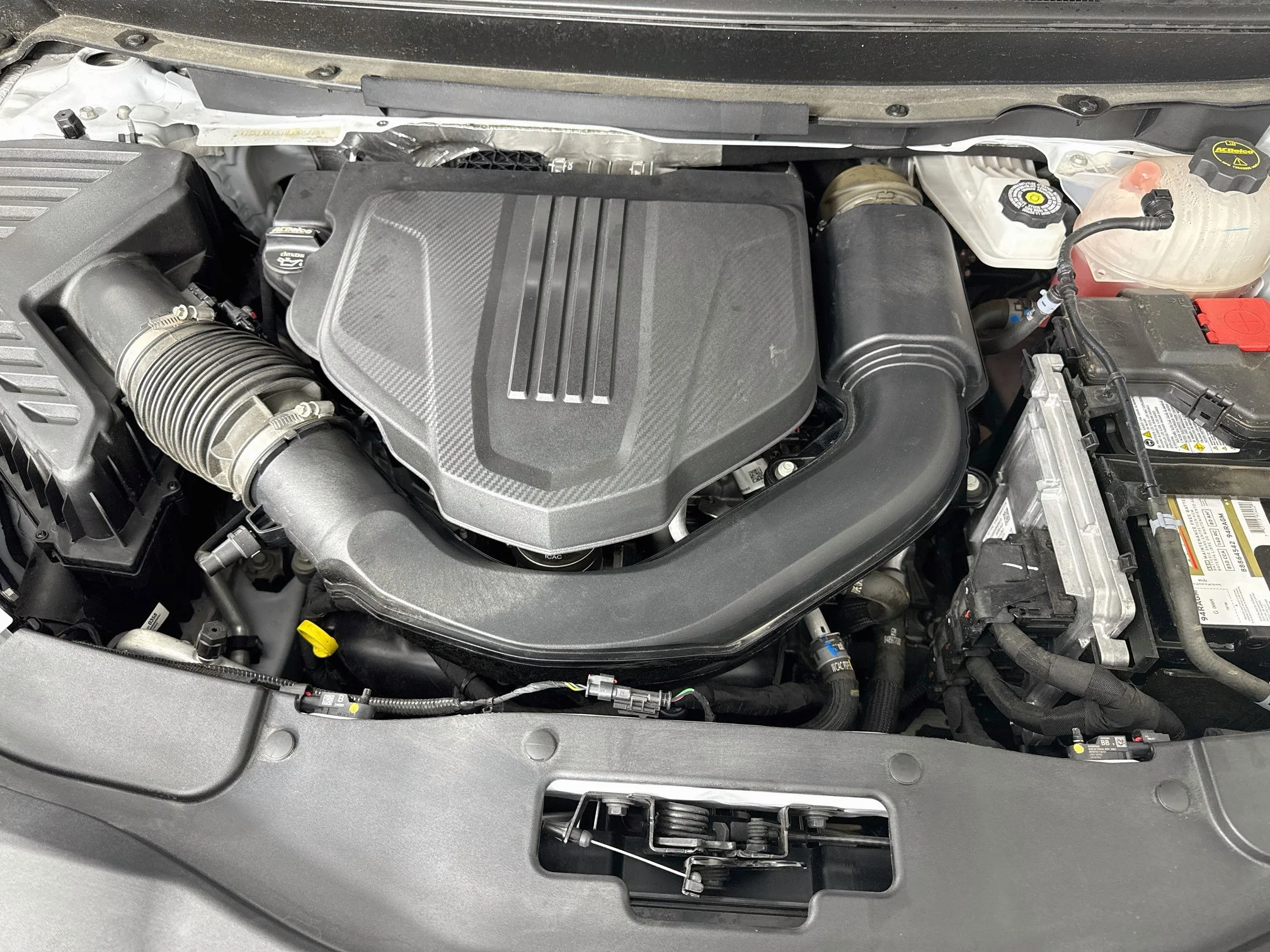 Used 2024 Summit White GMC Elevation image 32