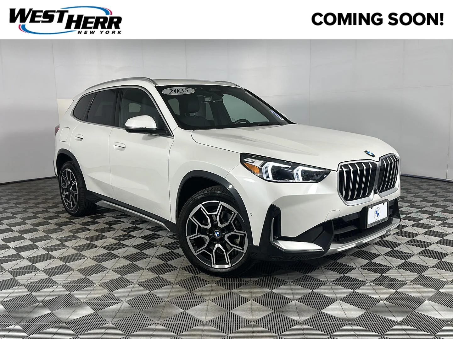 Used 2025 Mineral White Metallic BMW xDrive28i image 1