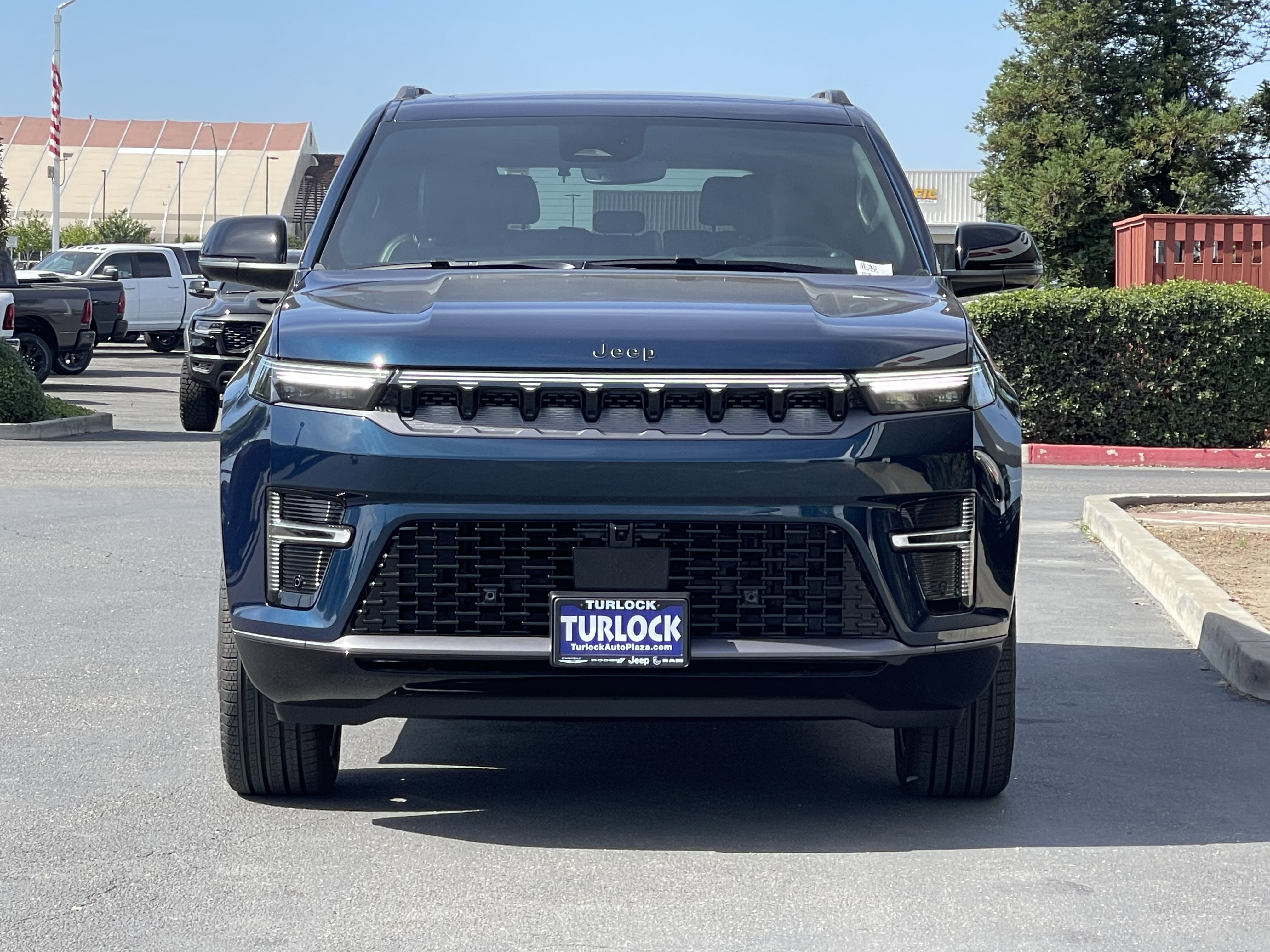 New 2026 Fathom Blue Pearl-Coat Exterior Paint (Late Availability) Jeep Limited Reserve image 3