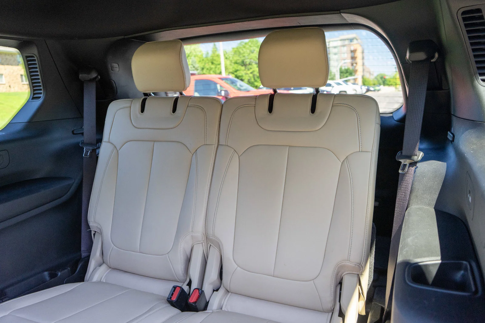 Used 2023 Diamond Black Crystal Pearlcoat Jeep Limited image 31