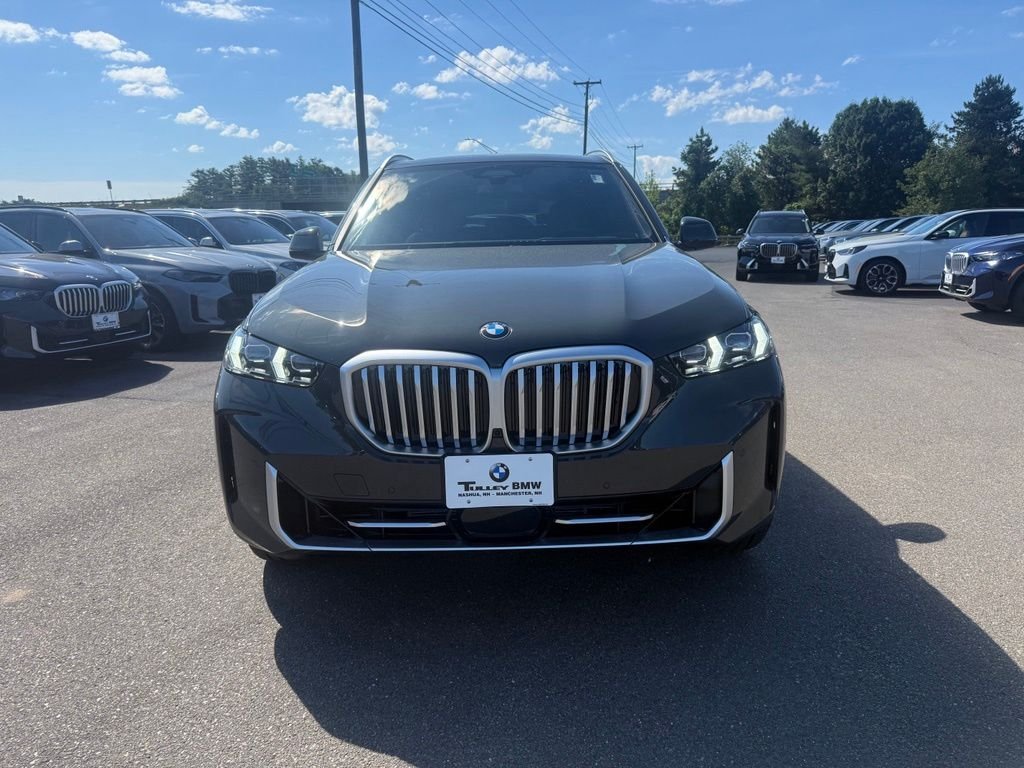 New 2026 Dravit Grey Metallic BMW xDrive40i image 2