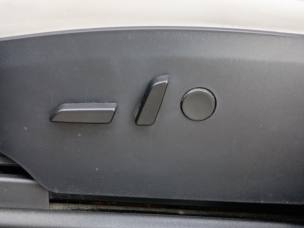 2020 Tesla Model X Long Range - Photo 22