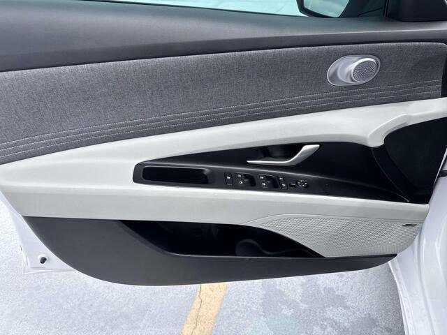 Used 2025 Serenity White Hyundai Limited image 18