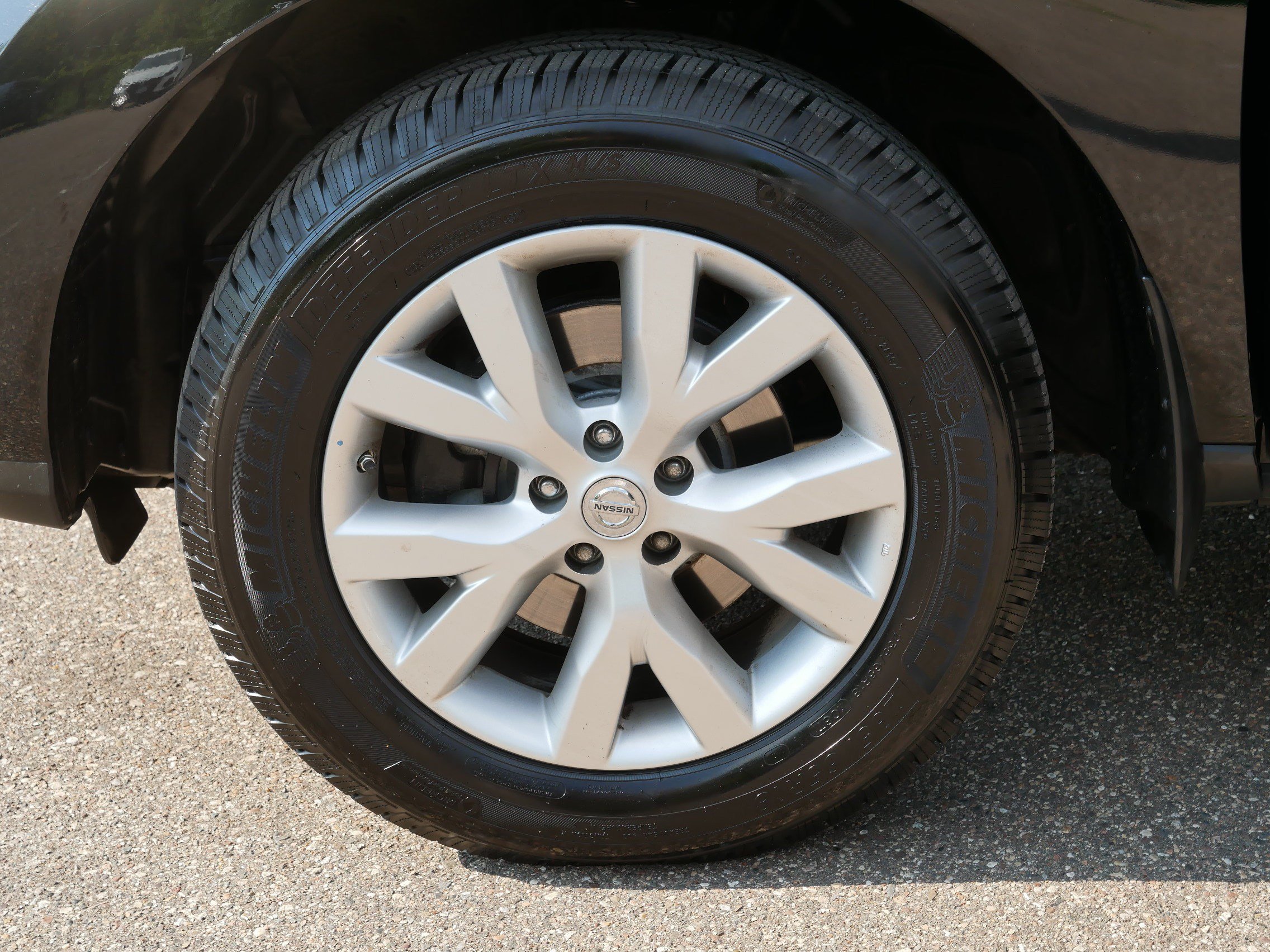 Used 2014 Super Black Nissan SV image 15