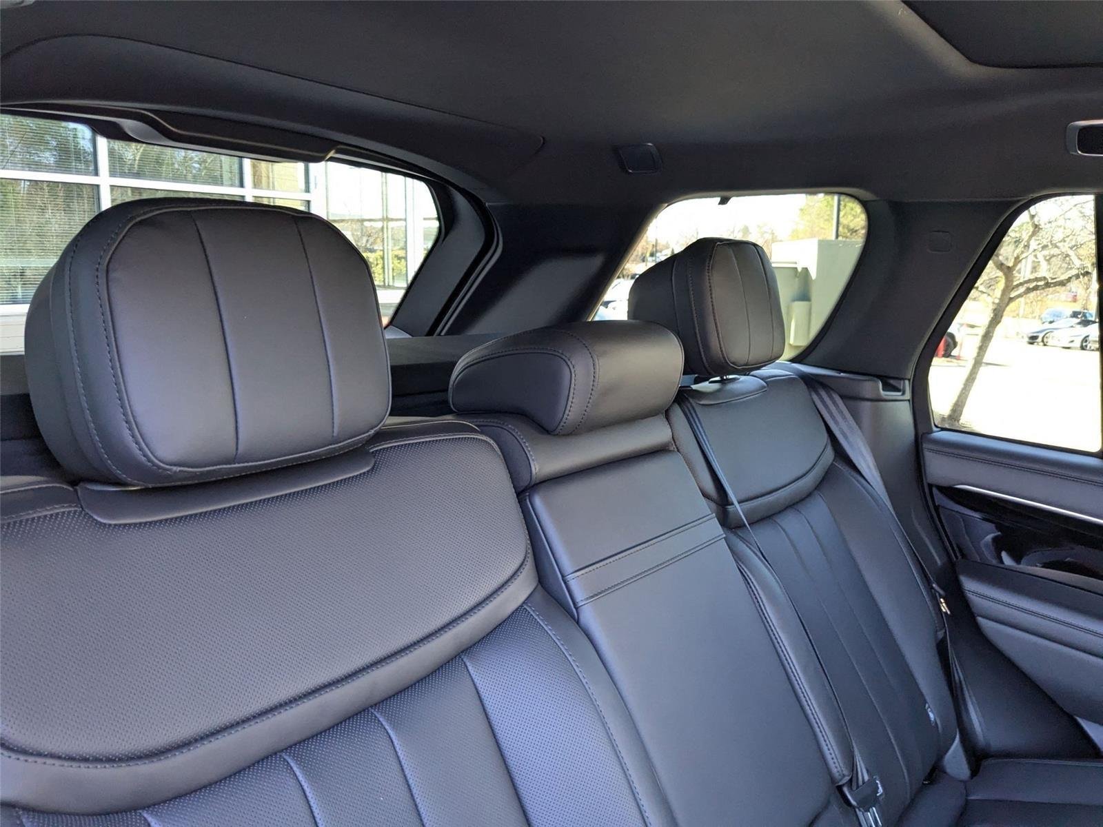 New 2025 Carpathian Grey LAND ROVER SE PHEV image 31