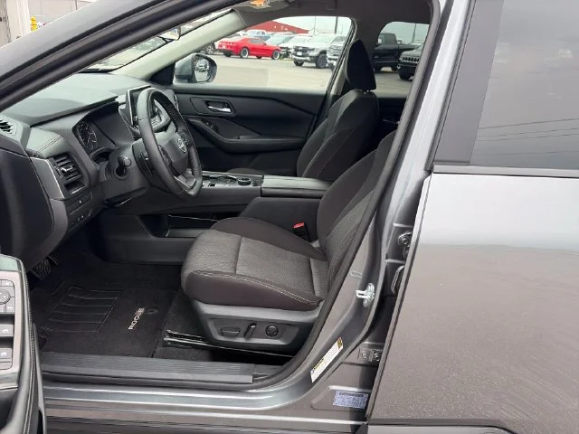 2025 Nissan Rogue SV - Photo 10