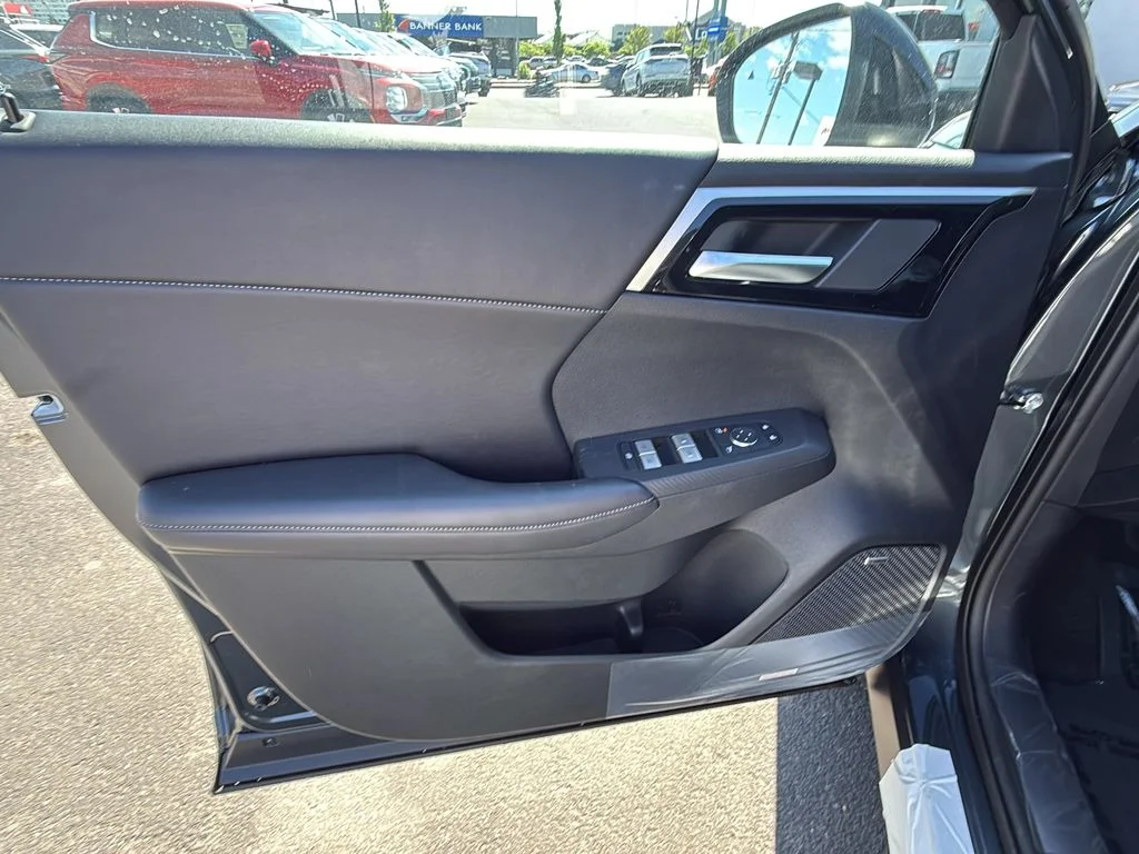 New 2026 Graphite Gray Mitsubishi LE 1.5T S-AWC image 9