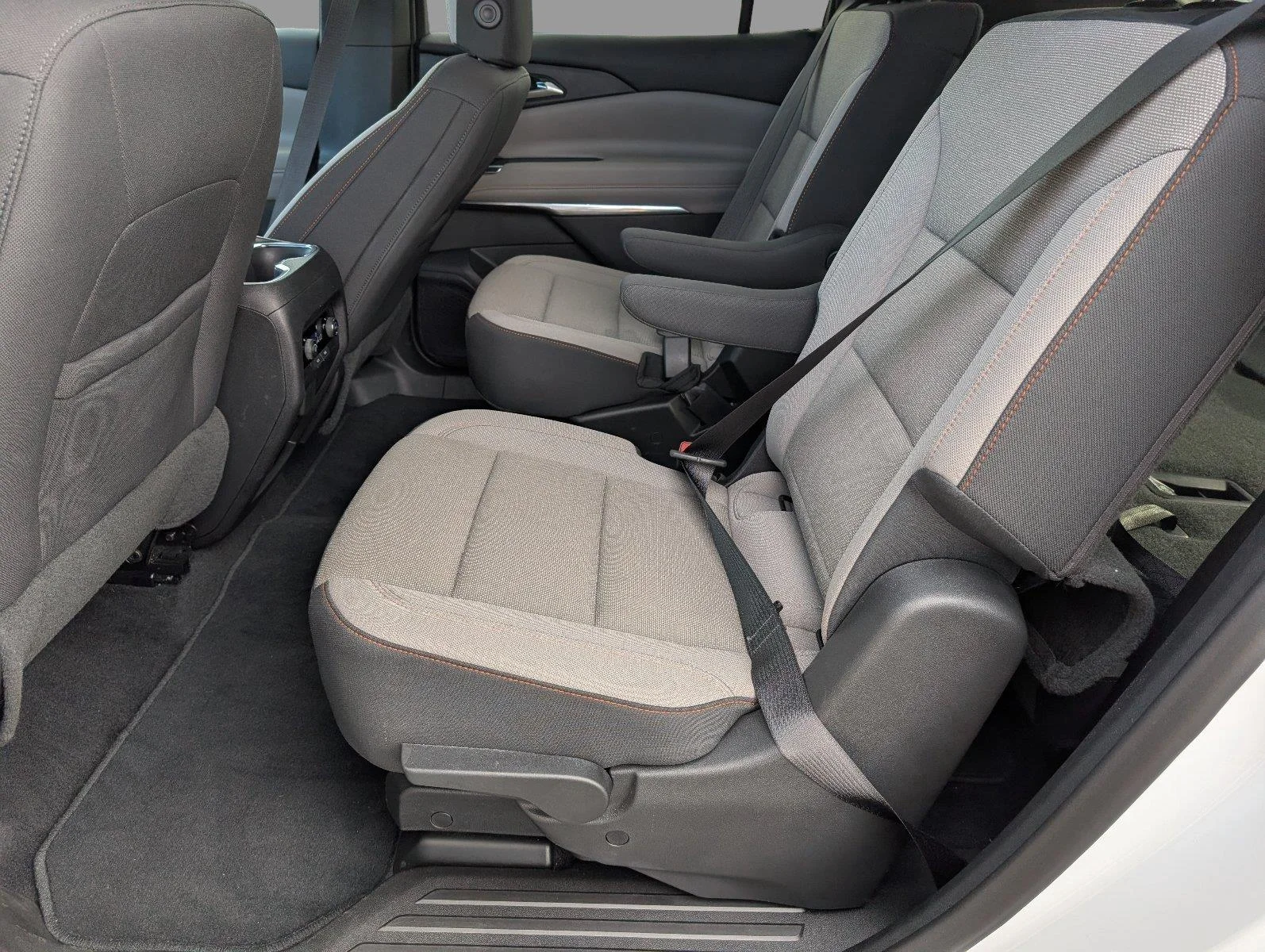 Used 2026 Summit White Chevrolet LT image 33