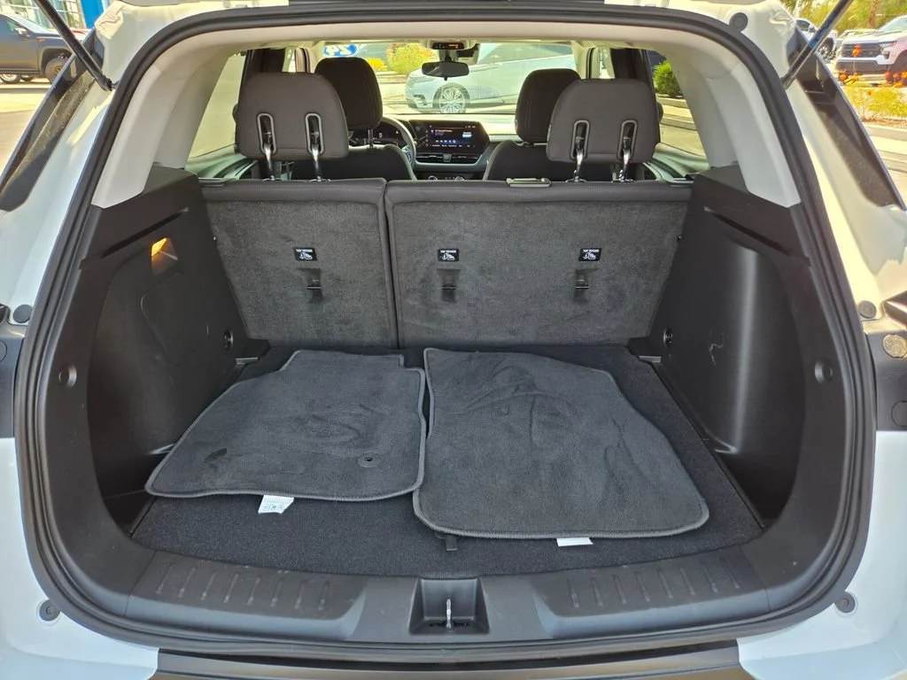 Used 2024 Summit White Chevrolet LS image 13