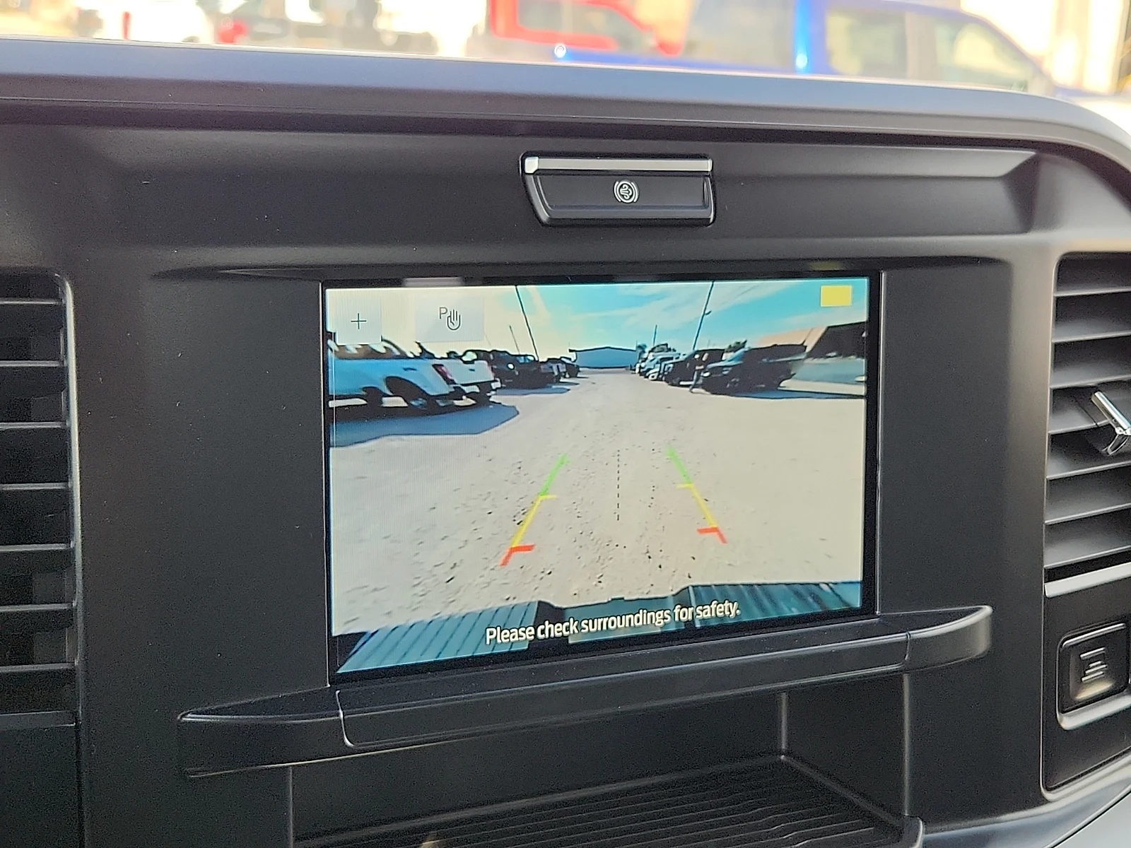 New 2027 Oxford White Ford XLT image 24