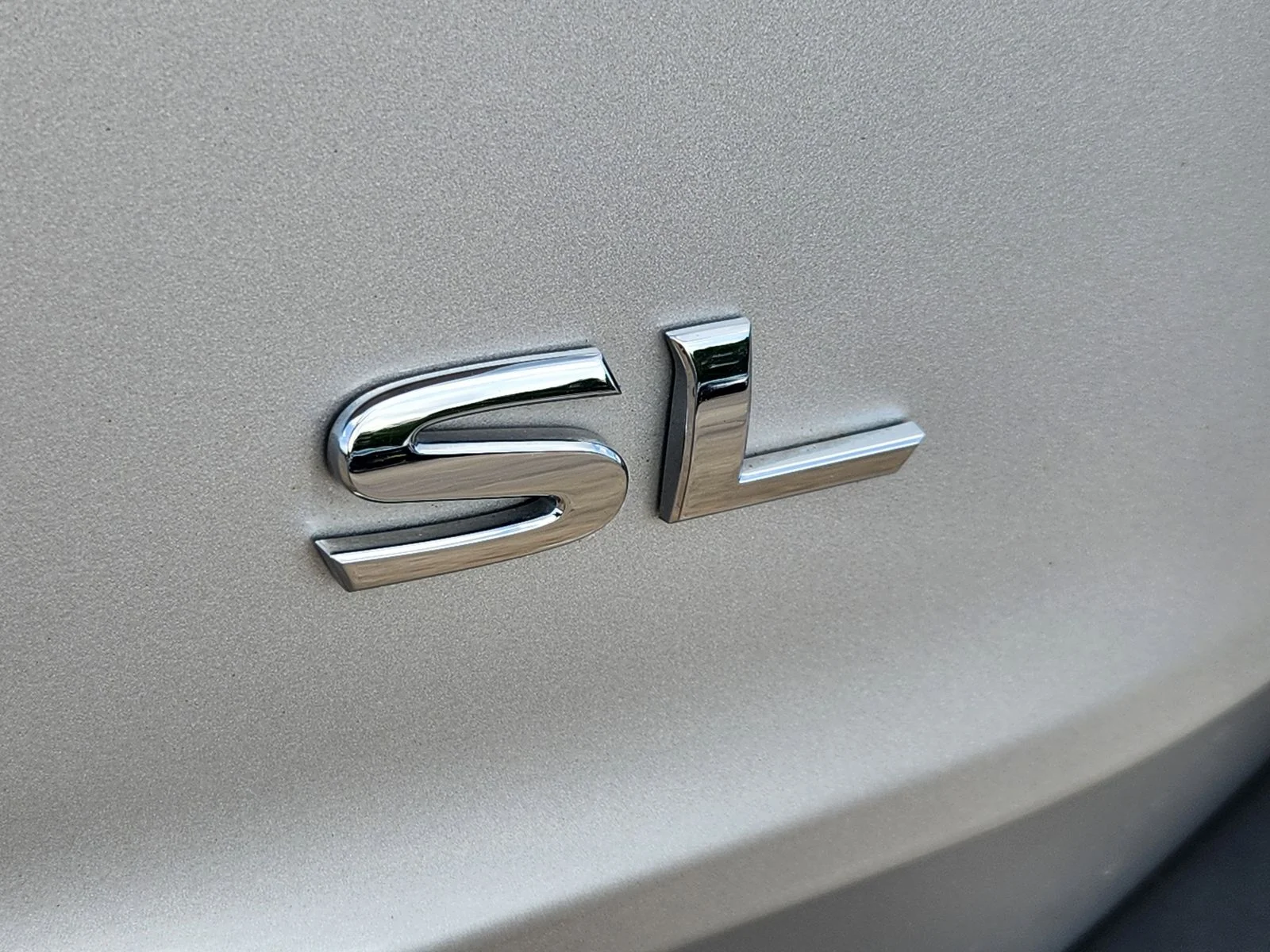 Used 2023 Silver Nissan SL image 11