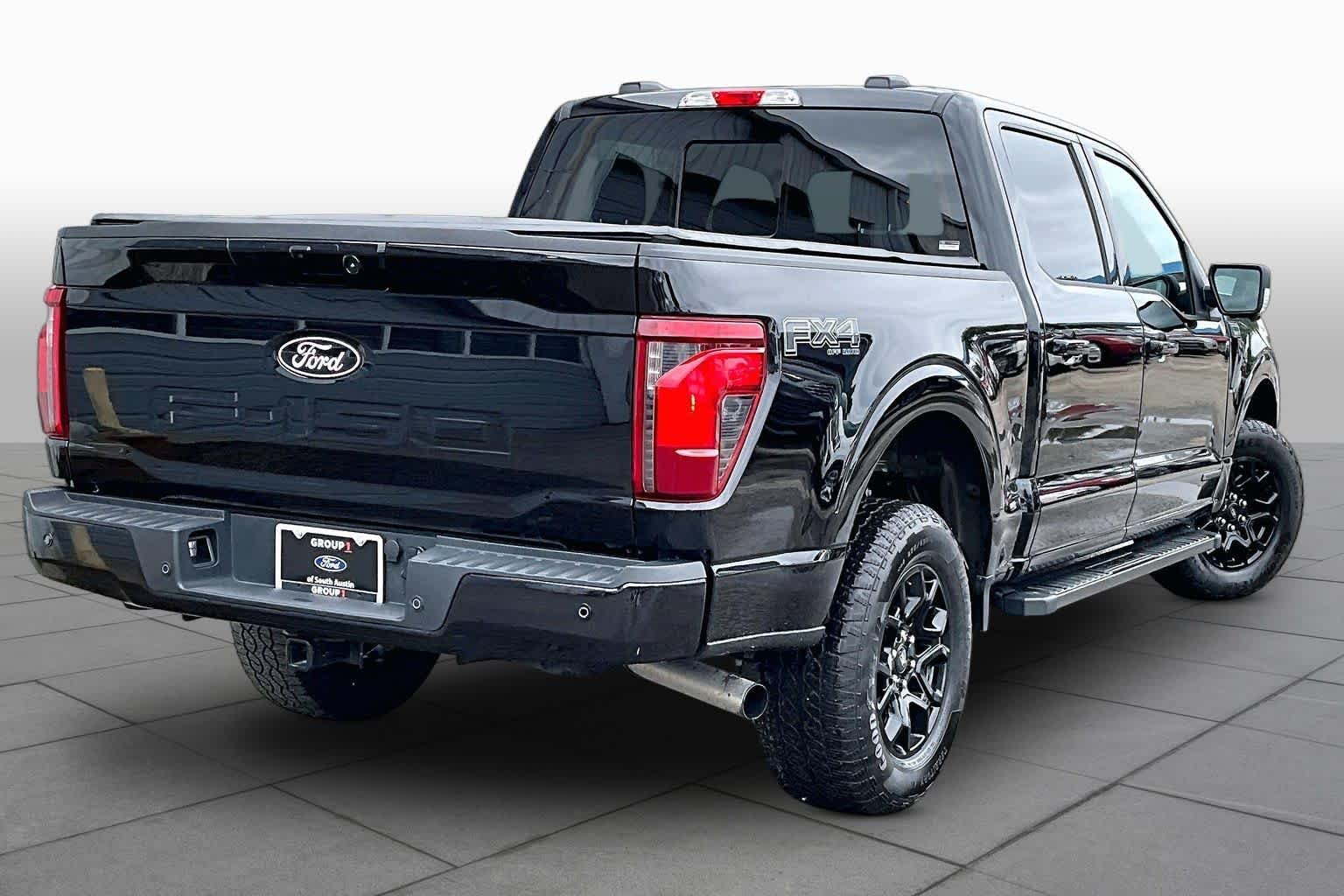 Used 2025 Agate Black Metallic Ford XLT image 7