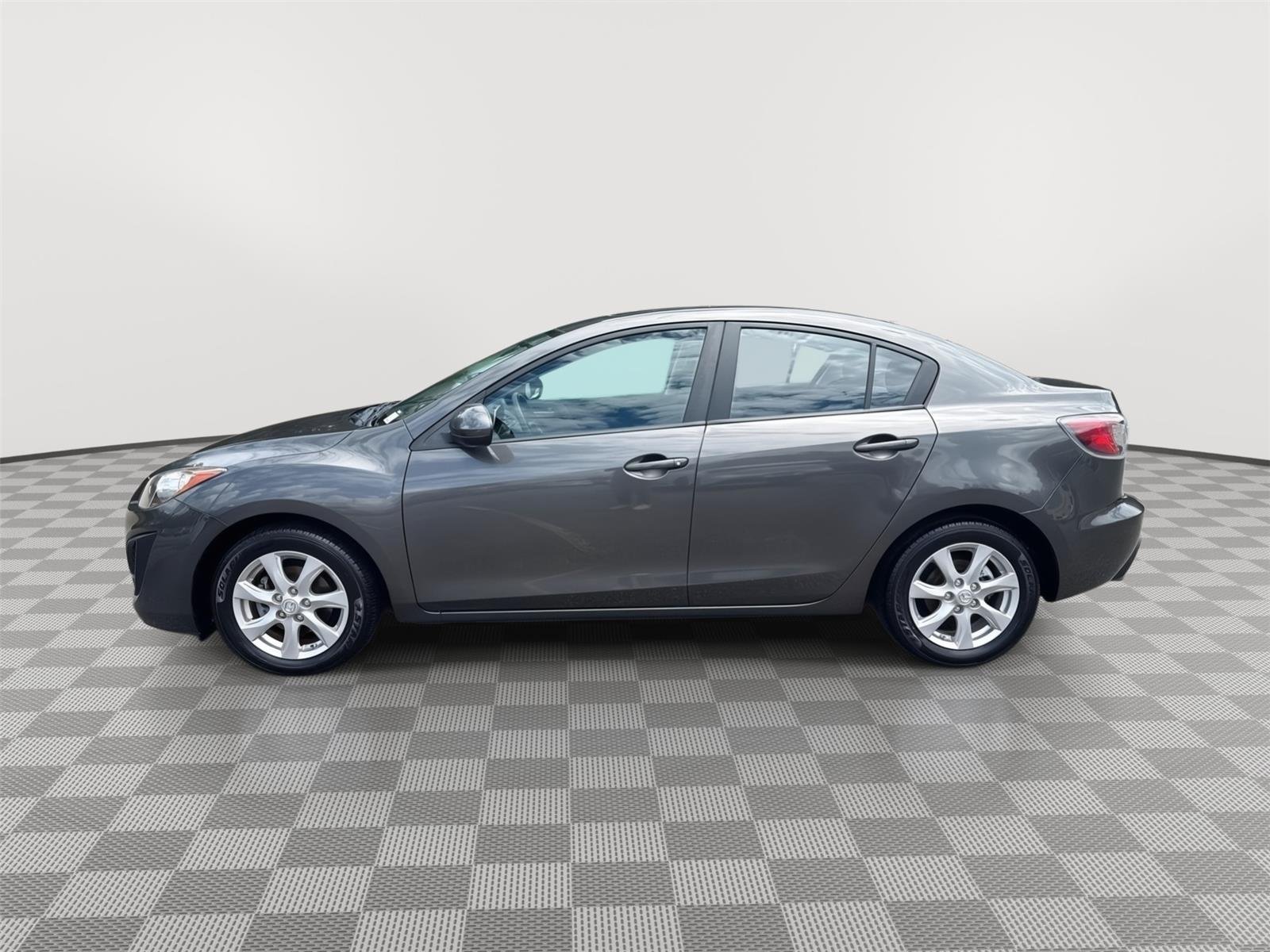 Used 2010 Graphite Mica Mazda i Touring image 9