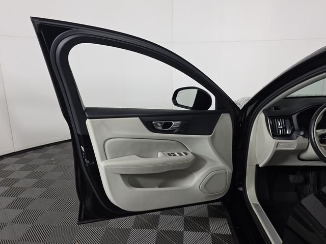 Used 2019 Black / Stone Volvo T5 Momentum image 19