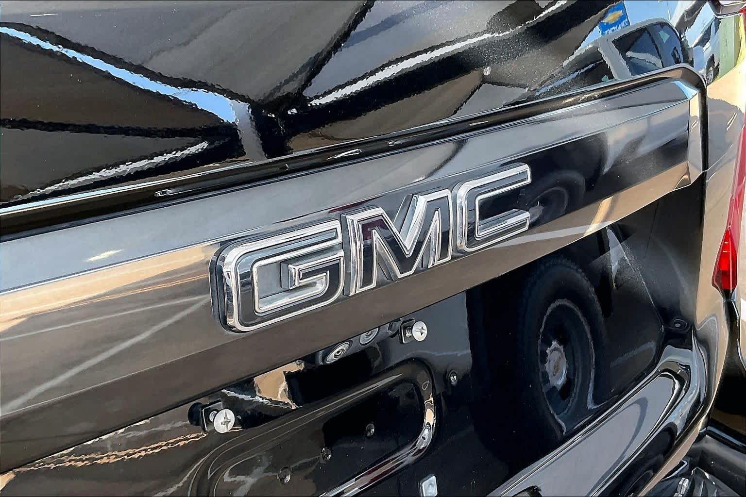 Used 2023 Onyx Black GMC Denali Ultimate image 31