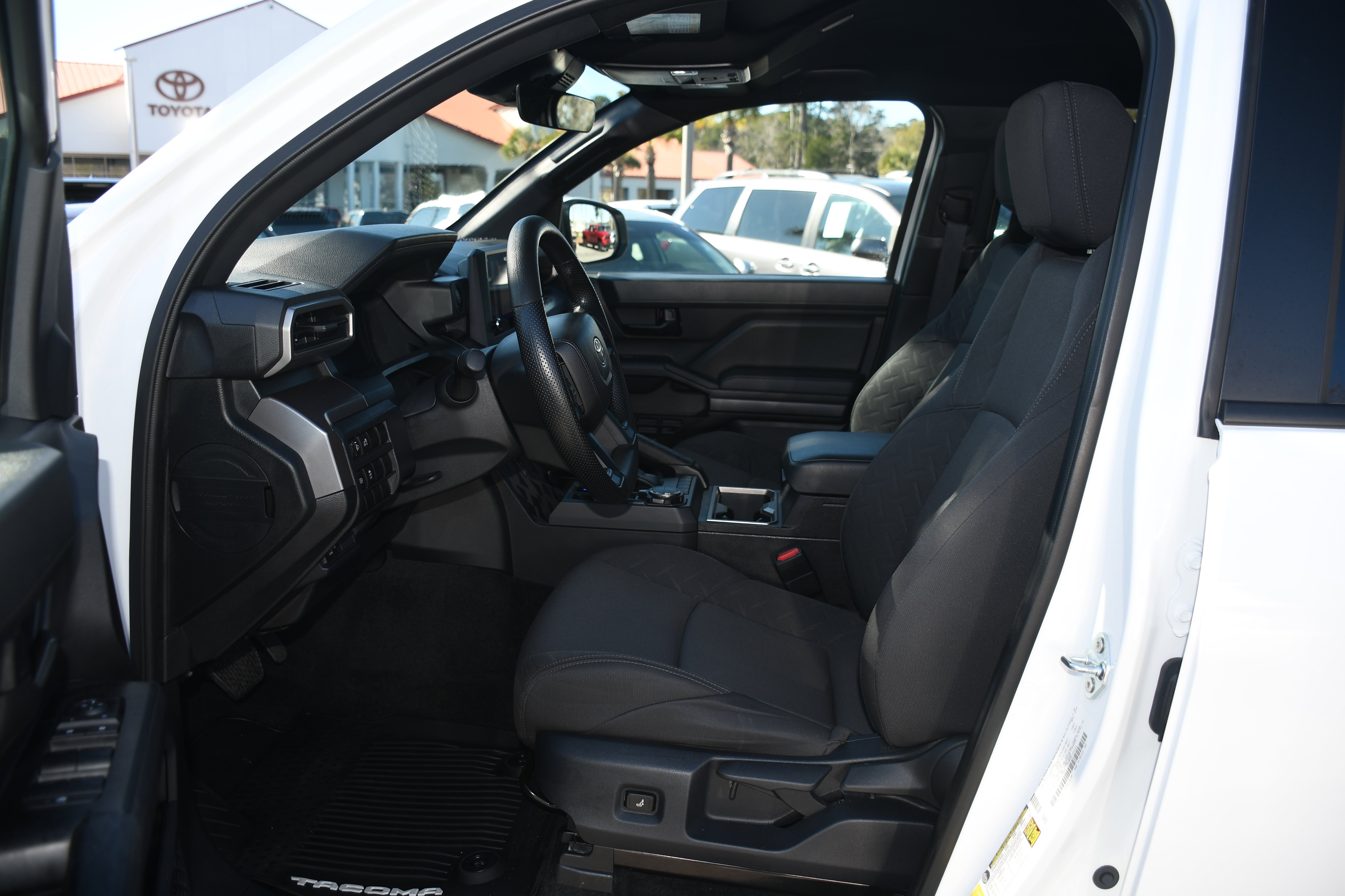 2025 Toyota Tacoma SR5 - Photo 7