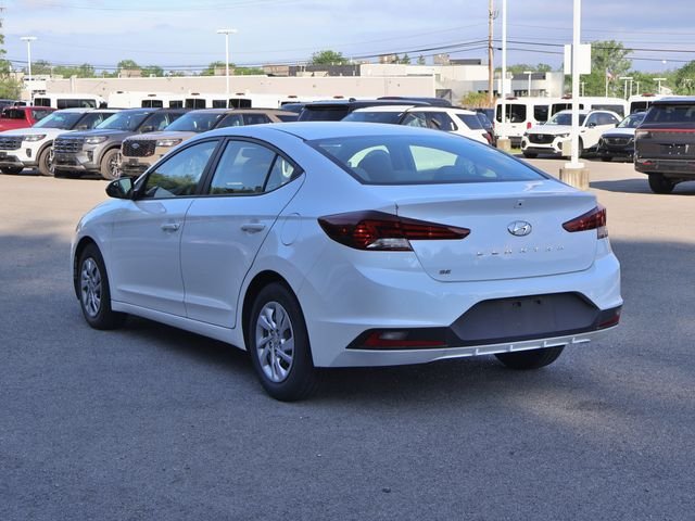 Used 2020 White Hyundai SE image 5