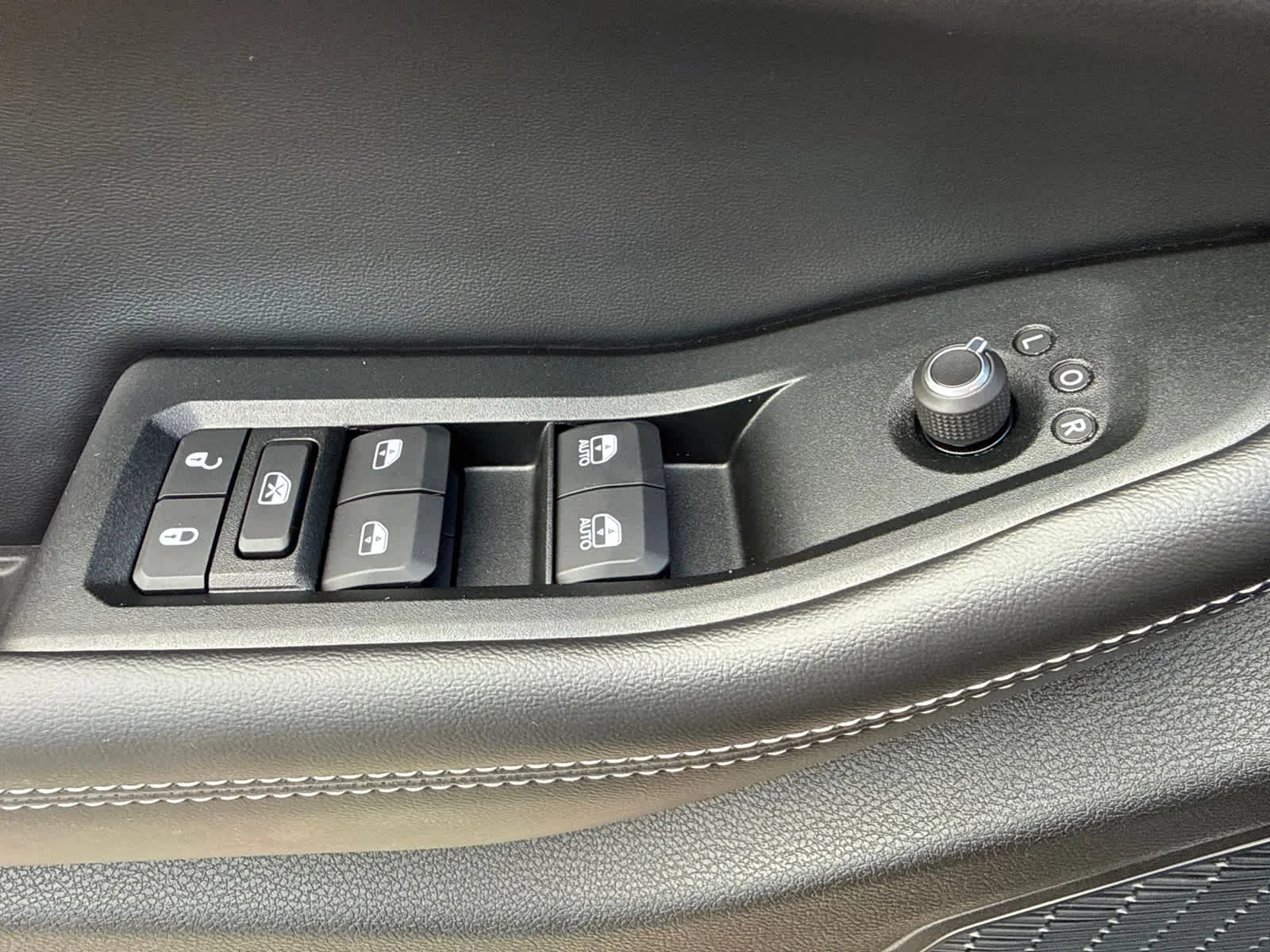 New 2026 Baltic Gray Metallic Clearcoat Jeep Laredo X image 11