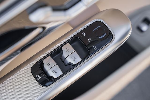 New 2026 Polar White Mercedes-Benz GLC 300 image 39